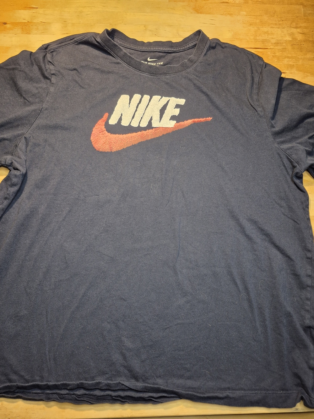 Nike Men's Navy Blue Graphic Logo T-Shirt